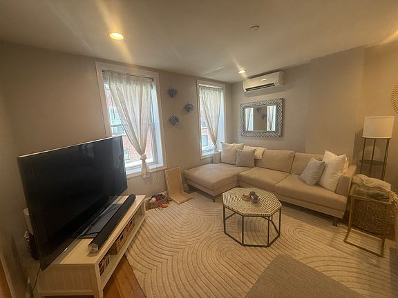 4th image of 6 Baldwin Pl APT 1