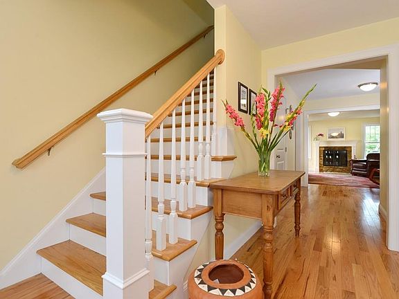 4th image of 12 Julia Dr