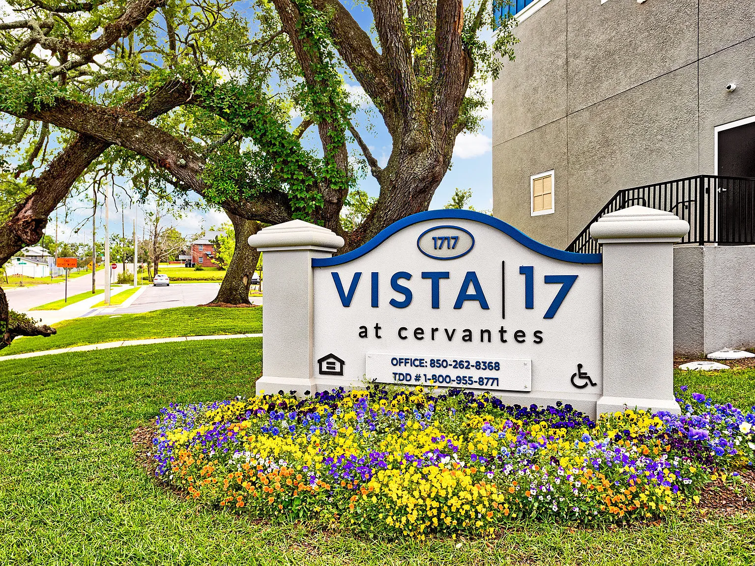 Vista 17 at Cervantes — Photo 1