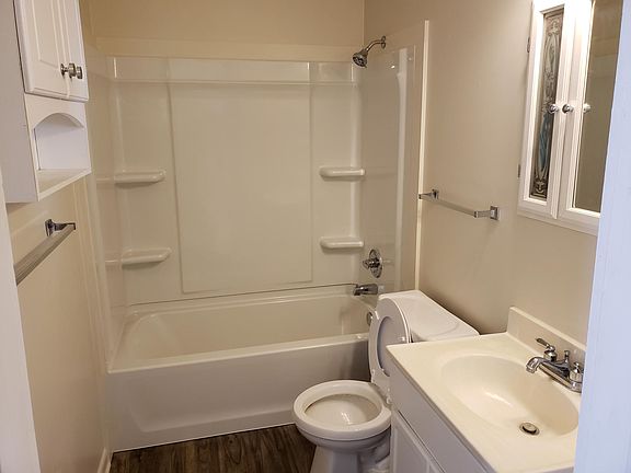 4th image of 720 Iris St