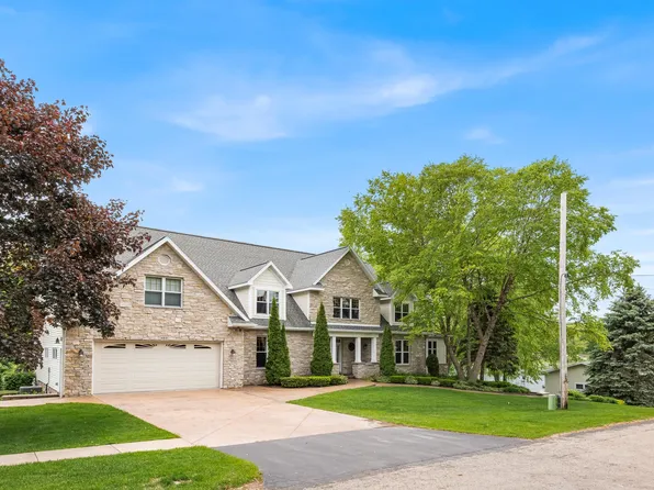 453 South St, Green Lake, WI 54941