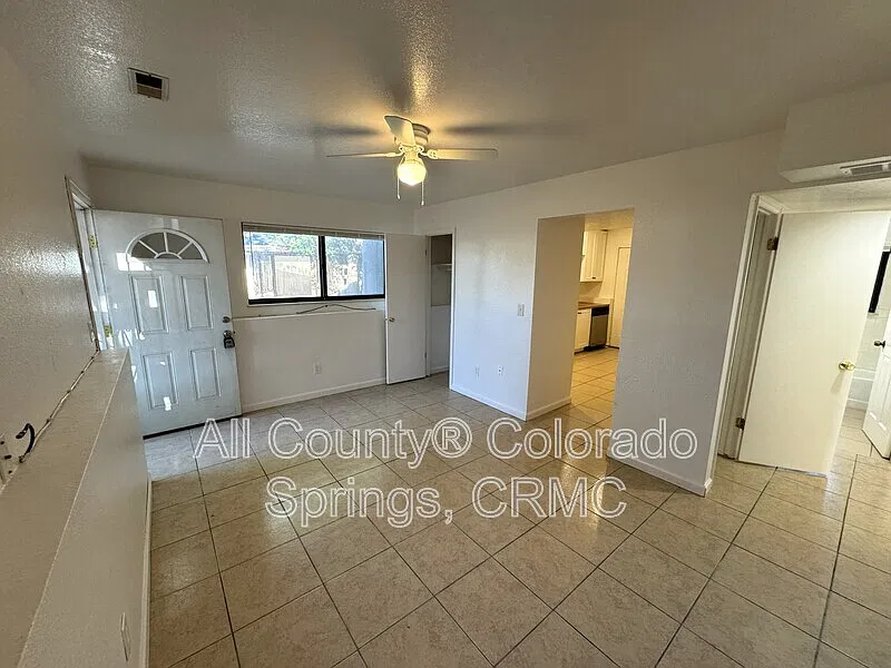 2 bed, 1.0 bath, 750 sqft, $1,150 — Photo 3