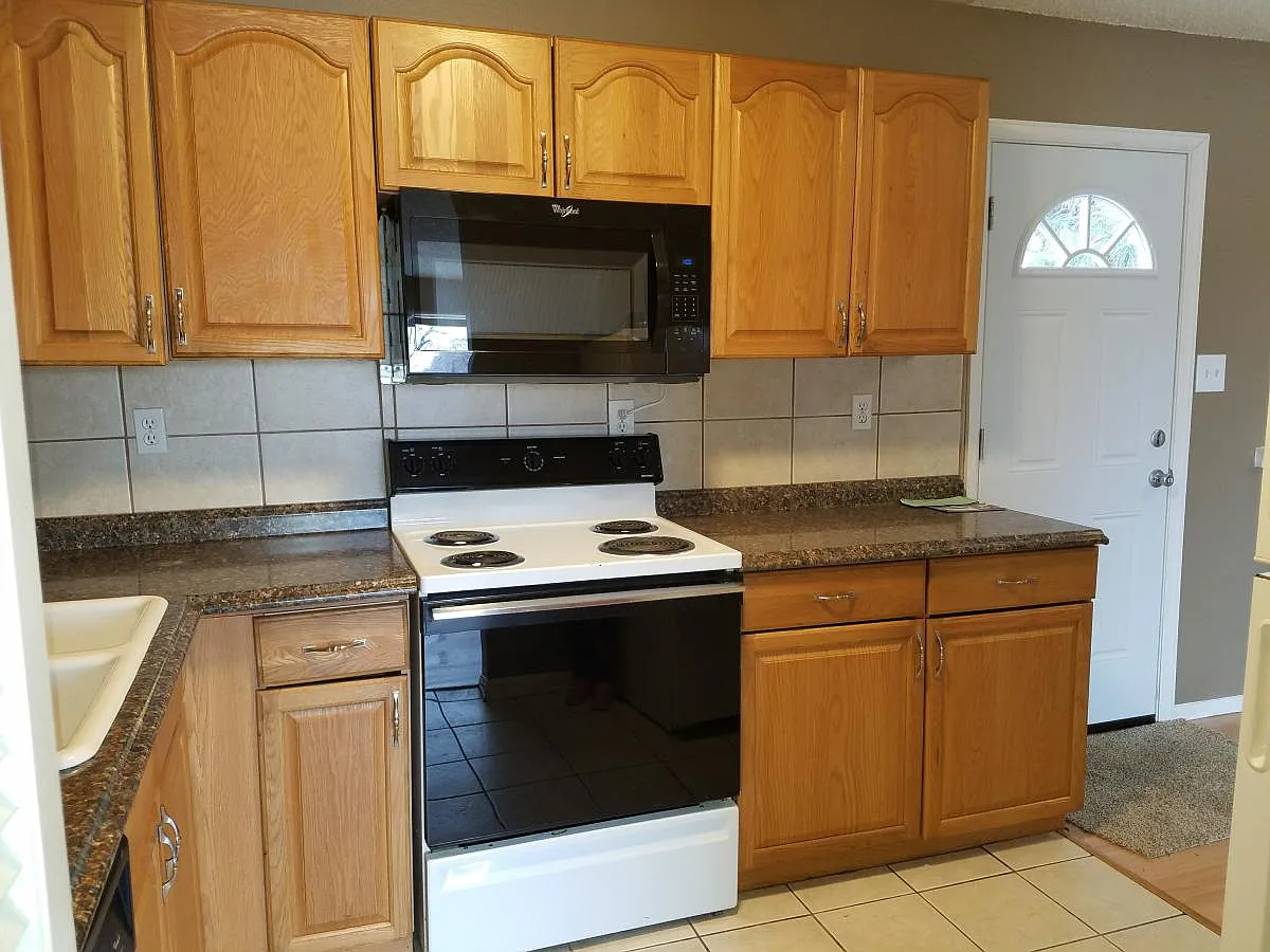 2 bed, 980 sqft, $1,800 — Photo 1