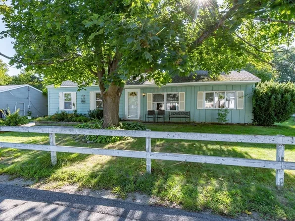 66 Lisa Ln, Lowell, MA 01854