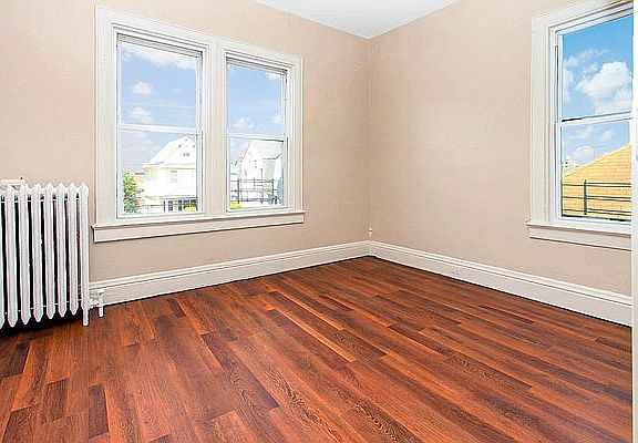4th image of 241 Beach 118 St 118-unit 2