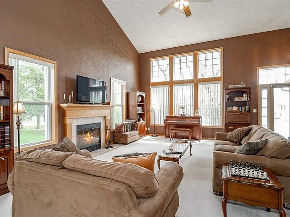 3rd image of 1292 Tulip Ln