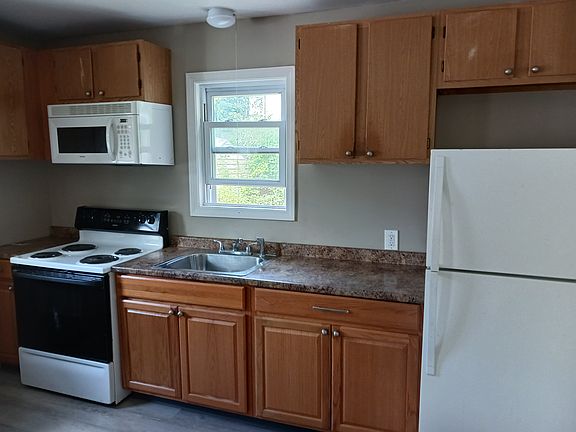 4th image of 31 Farnham Ave #1