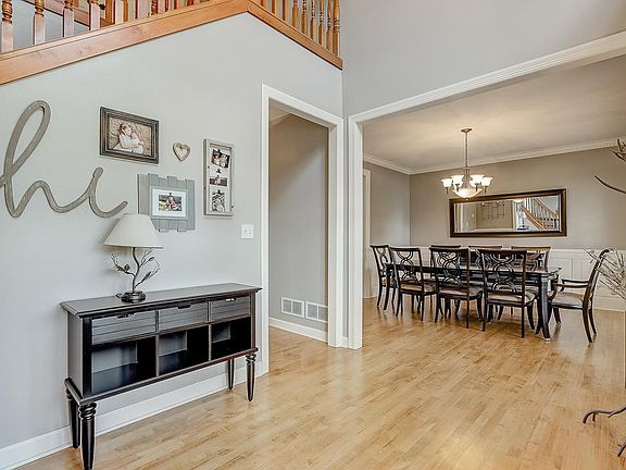 4th image of 393 Sunshine Dr