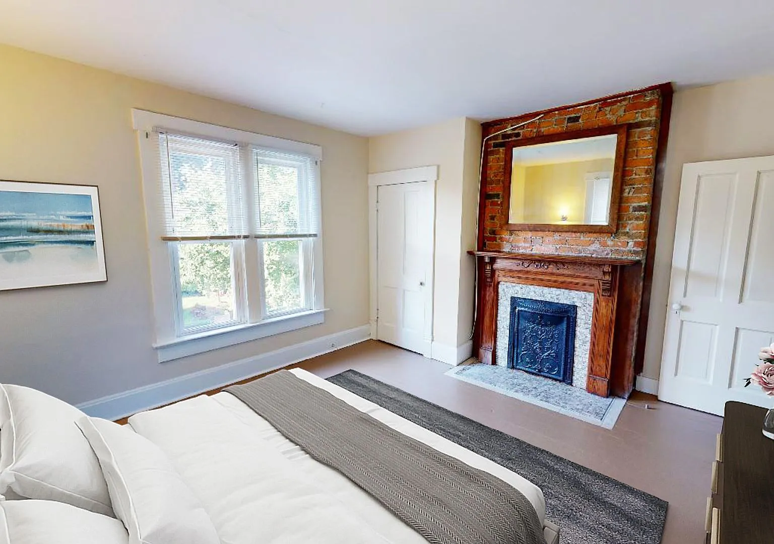 3 Bedrooms, 1 Full Bathroom + 2 Free Off-Street Parking Spaces Beautiful Campus Property Availabl... — Photo 4