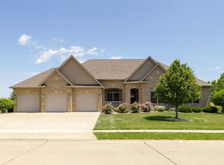 5647 Judge Rd, Bettendorf, IA 52722