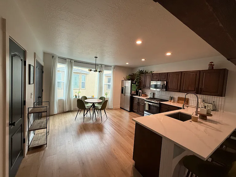 Kitchen / dining area