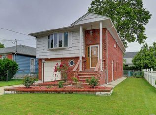 54 Bregman Ave #54, New Hyde Park, NY 11040