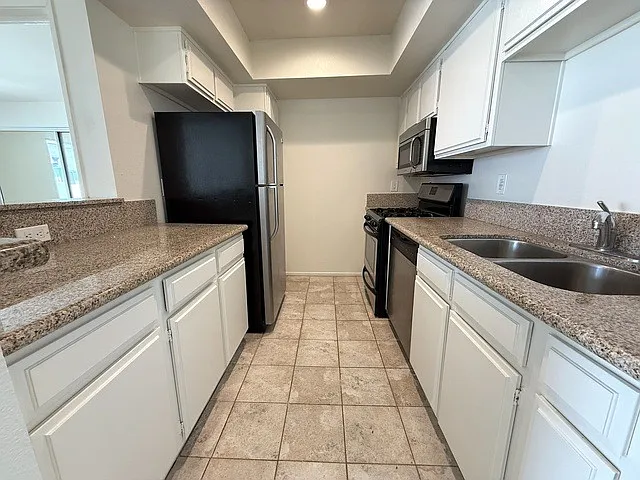 Midvale Towers — Photo 98