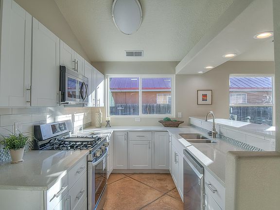 4th image of 2312 Tompiro Dr NW