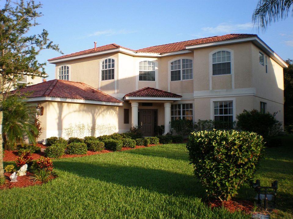 Gorgeous well-scaped front yard