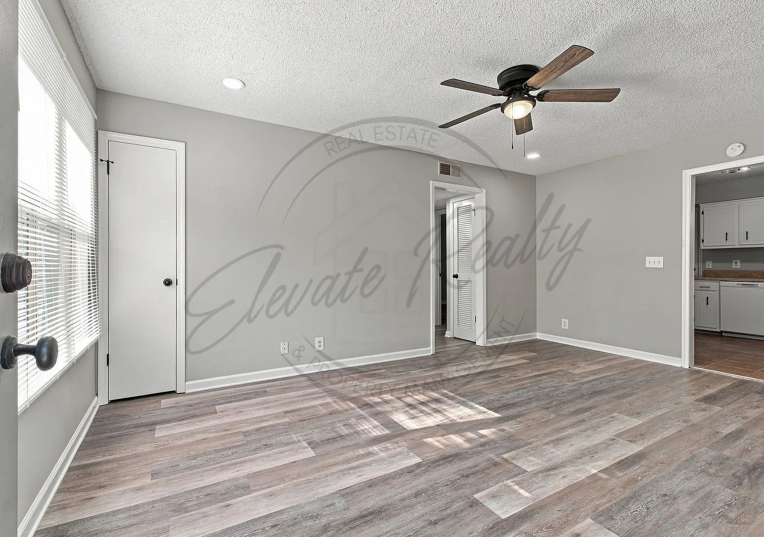 Two Bedroom Duplex in Hermitage with Back Deck! — Photo 3