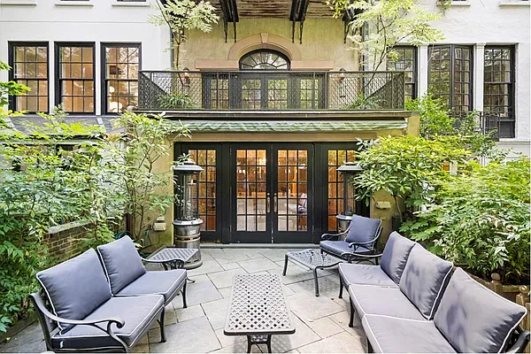 Rented by Douglas Elliman | media 33