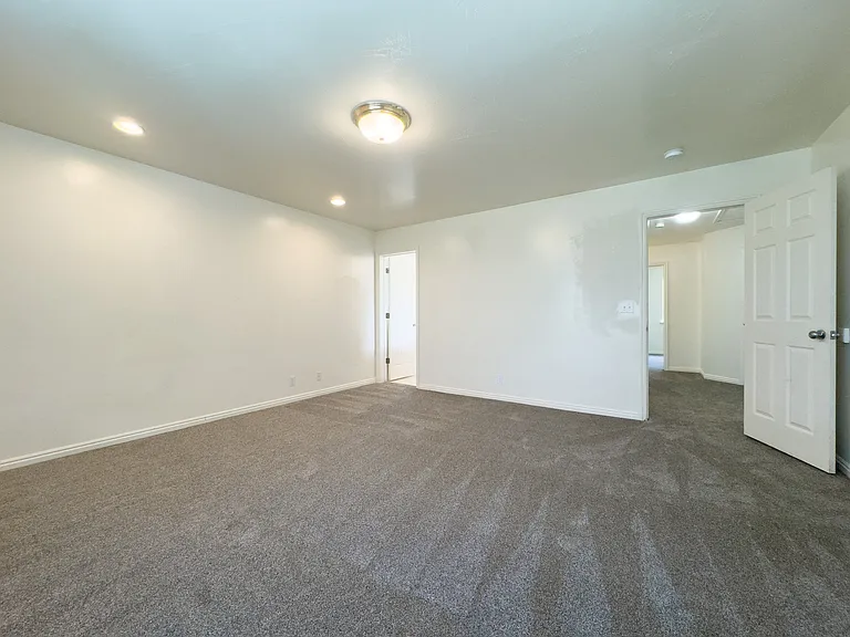 312 W 500 N — Photo 12