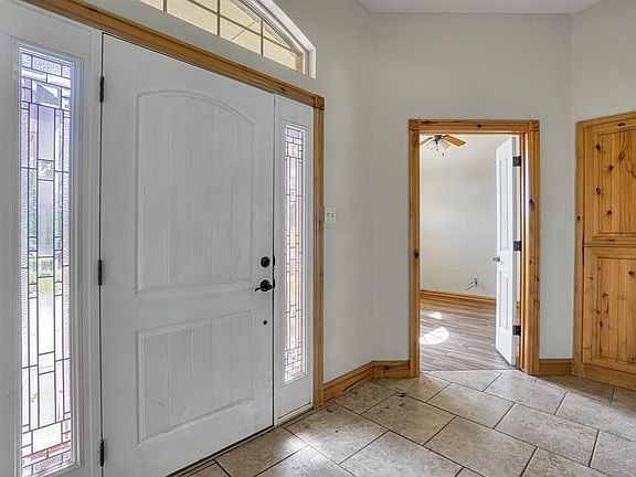 5th image of 27 NE Summerwood Dr