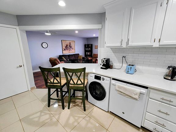 3rd image of 1113 Holiday Ln APT 9