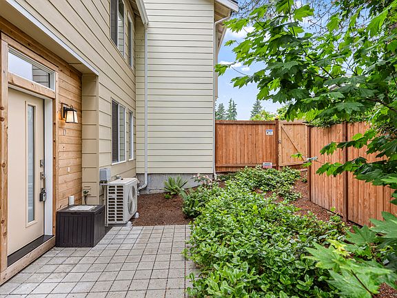 3rd image of 18016 12th Ave NE #D