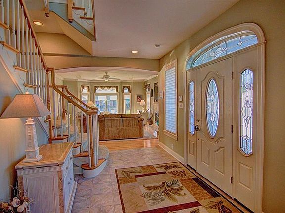 3rd image of 6 Grenada Ln