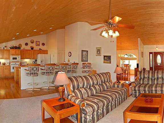 5th image of 861 E Pine Oaks Dr