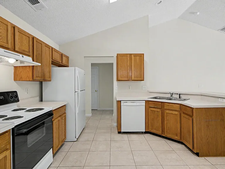 90 Buttonworth Dr #A — Photo 16