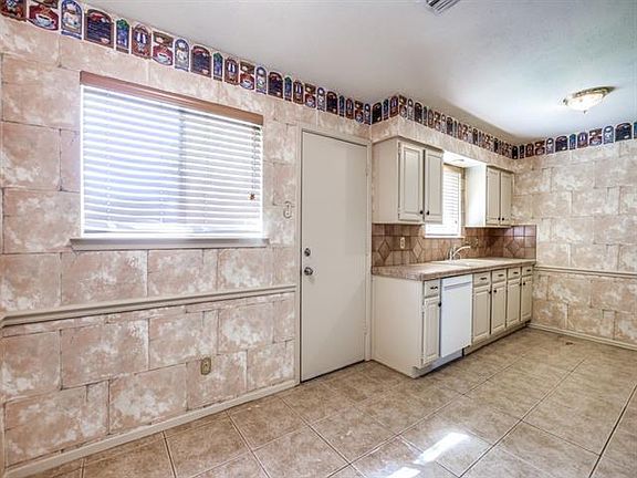 4th image of 410 Bella St
