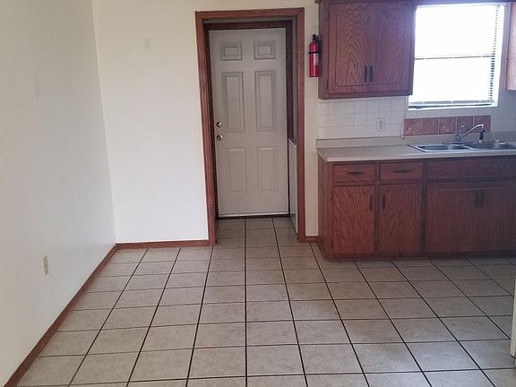 4th image of 404 East St APT B
