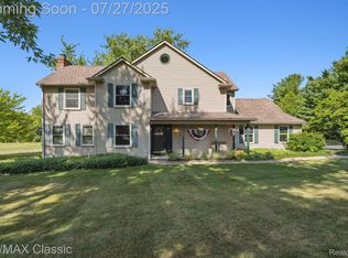 1081 Rolling Hills Dr, Howell, MI 48843