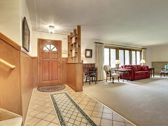 4th image of 6901 Hillcrest Ln