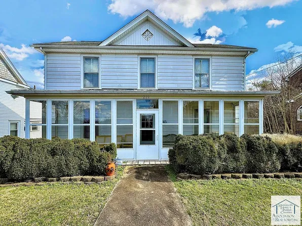 209 Moss St, Martinsville, VA 24112