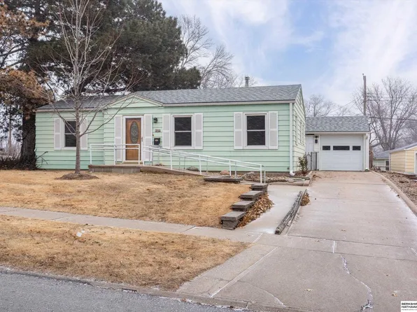 837 N 78th St, Omaha, NE 68114