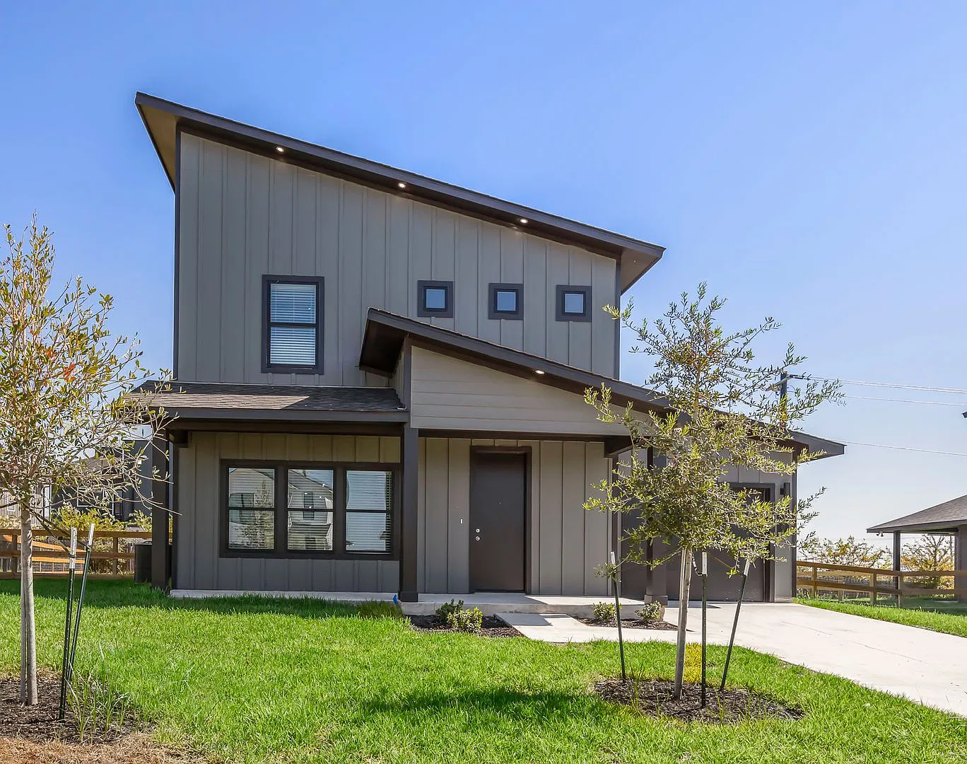 Pre-Lease Fall 2027 Luxury Home In South College Station — Photo 1
