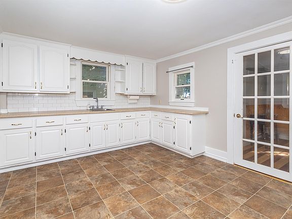 4th image of 124 Colby St #120