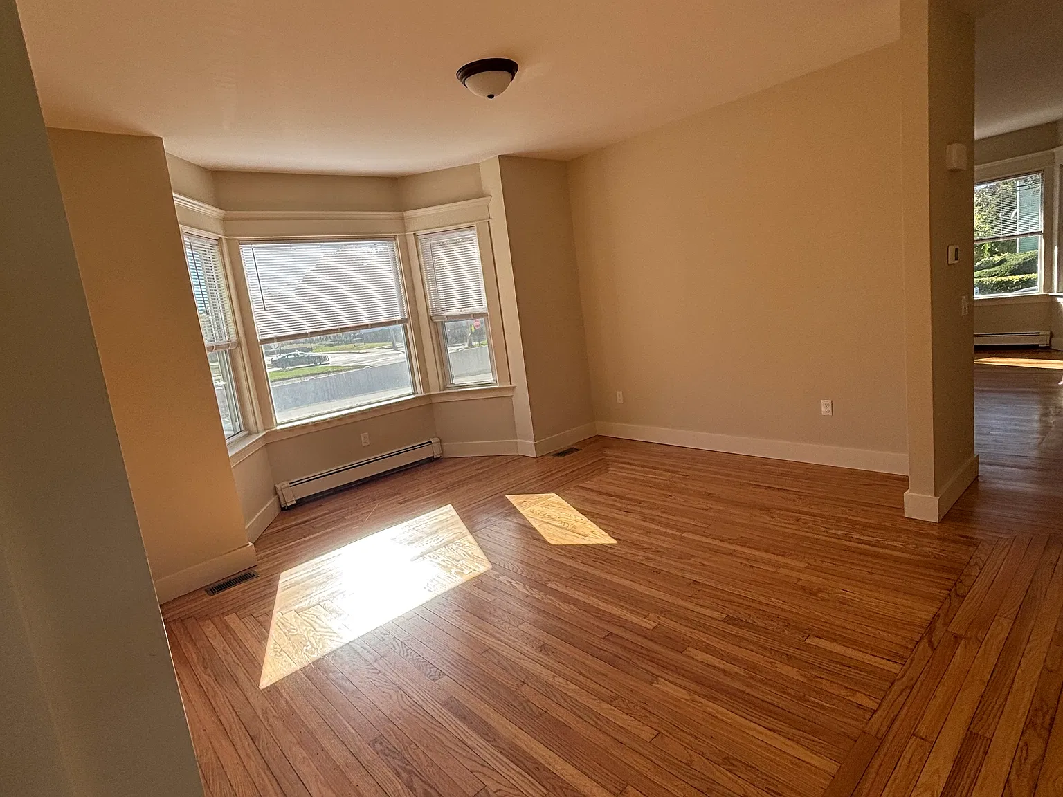 2 bed, 1000 sqft, $2,200 — Photo 4