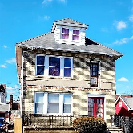 2nd image of 463 S Clinton St