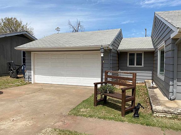 2nd image of 1818 Indian Dr