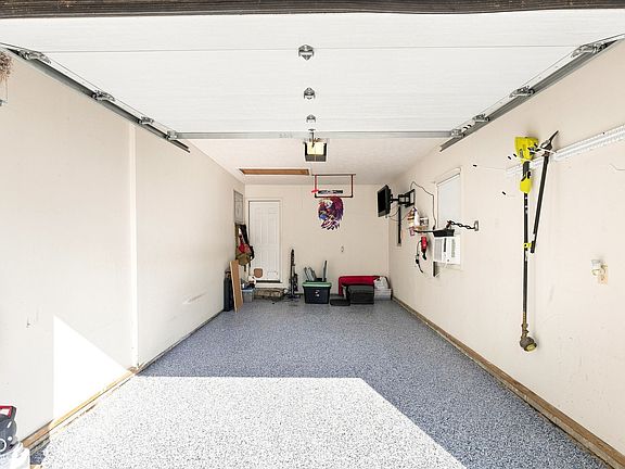 3rd image of 212 Olive Ct
