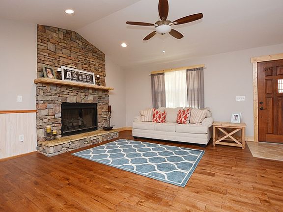 5th image of 29 Brittany Dr