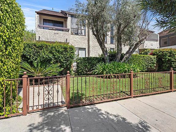 2nd image of 2655 30th St #201