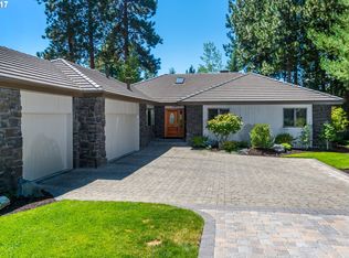 19551 Green Lakes Loop, Bend, OR 97702