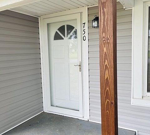 2nd image of 750 W Noel Ave