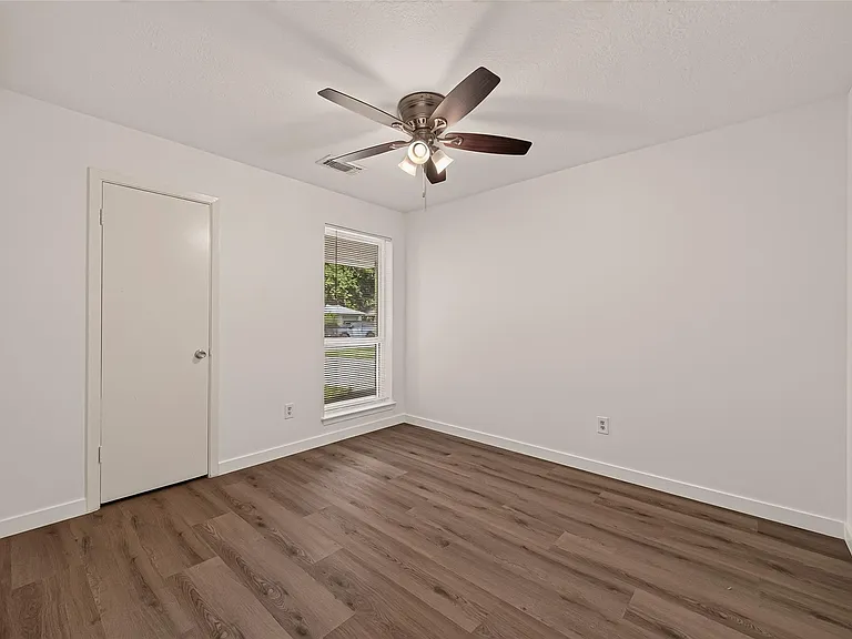 313 Stratmore Dr — Photo 12