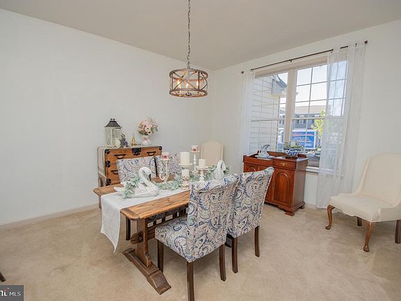 4th image of 129 Pond View Ln