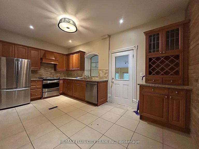 52 Churchill Ave #MAIN — Photo 4