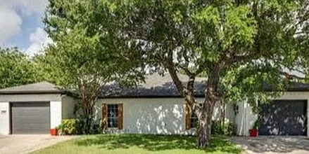 911 Lake Dr