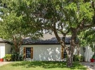911 Lake Dr, Grand Prairie, TX 75051