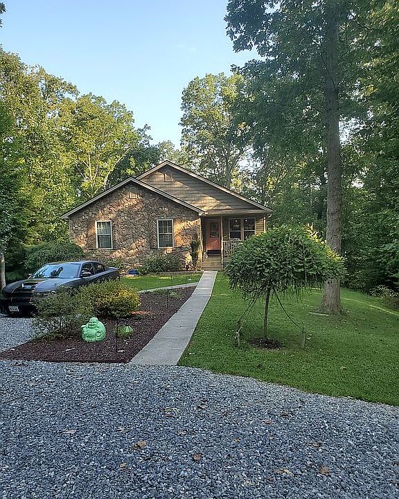 1st image of 115 Woodlake Dr